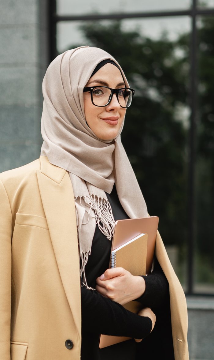 Amira, 26